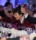 South Korean President Park Geun-hye at a friendship dinner Wednesday night during her latest U.S. visit (Yonhap)