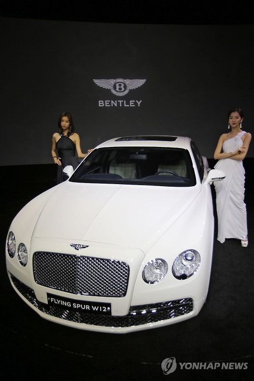 Models with a limited edition Flying Spur made for the Korean market during a sales event held at the Shilla Hotel, in Seoul, Tuesday. Bentley Korea unveiled the two Flying Spur luxury sedans created by designer Lee Sang-yup under its Mulliner bespoke service. (Yonhap)