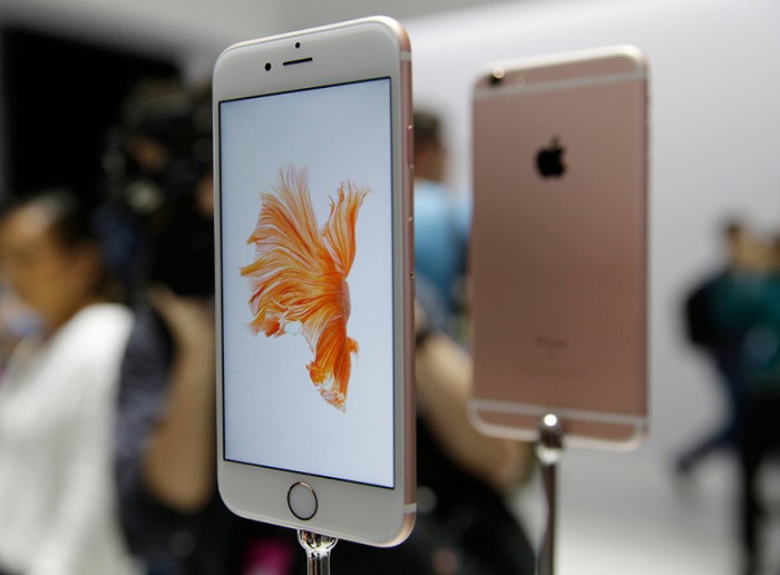 People look over the new Apple iPhone 6s models during a product display following an Apple event in San Francisco. Photography gets even better with Apple's new iPhones, making them worth getting for $100 more than last year's models.(AP Photo/Eric Risberg)