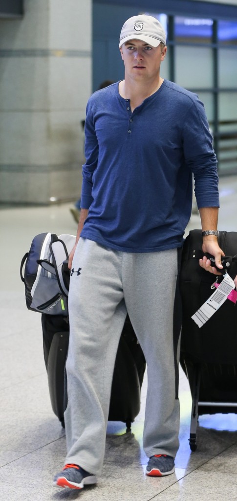 Jordan Spieth of the United States arrives at the Incheon International Airport Sunday, to compete in the 2015 Presidents Cup golf tournament scheduled from Oct. 8 to 11 at the Jack Nicklaus Golf Club in the city. (Yonhap)