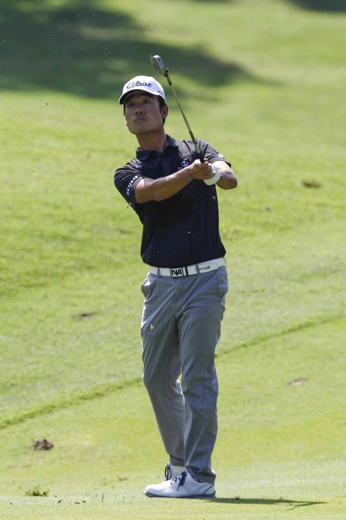 Kevin Na of the United States follows his shot on the sixteenth fairway during the first round of CIMB Classic golf tournament at Kuala Lumpur Golf and Country Club in Kuala Lumpur, Malaysia, Thursday, Oct. 29, 2015.(AP Photo/Joshua Paul)