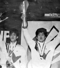 1990 – Park Joo-bong, left, and Kim Moon-soo hold up a trophy after winning a men's doubles competition. (Korea Times file)
