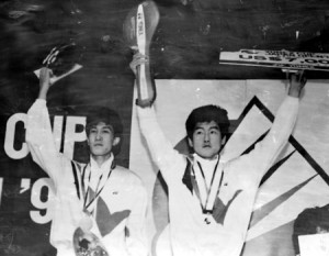 1990 – Park Joo-bong, left, and Kim Moon-soo hold up a trophy after winning a men's doubles competition. (Korea Times file)