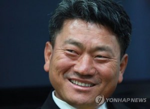 South Korean golfer Choi Kyoung-ju, affectionately known as K.J. Choi, smiles during an interview with Yonhap News Agency in Seoul on Oct. 2, 2015. (Yonhap)
