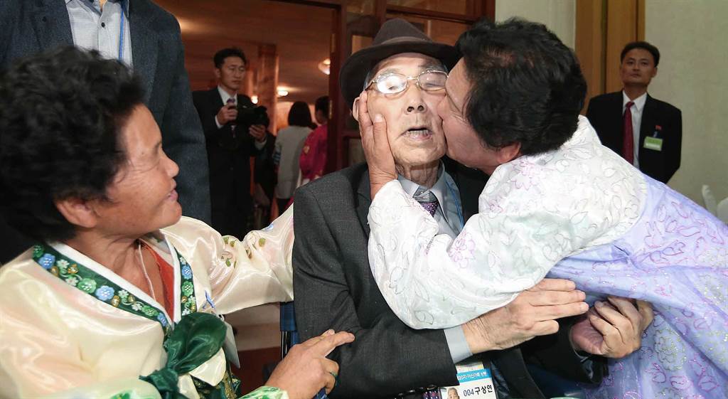 North Korean Ku Song Ok,71, right, kisses her South Korean father Gu Sang-yeon, 98, as her North Korean sister Ku Sun Ok, 66, left, smiles after the Separated Family Reunion Meeting at the Diamond Mountain resort in North Korea, Monday, Oct. 26, 2015. Hundreds of South Koreans crossed the border to North Korea on Saturday for the second and final round of reunions of families separated by the 1950-53 Korean War. (Kim Do-hoon/Yonhap