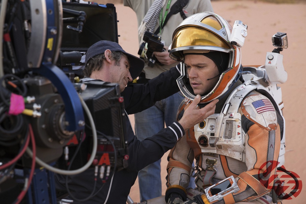Actor Matt Damon (R) on the set of "The Martian" (Yonhap)