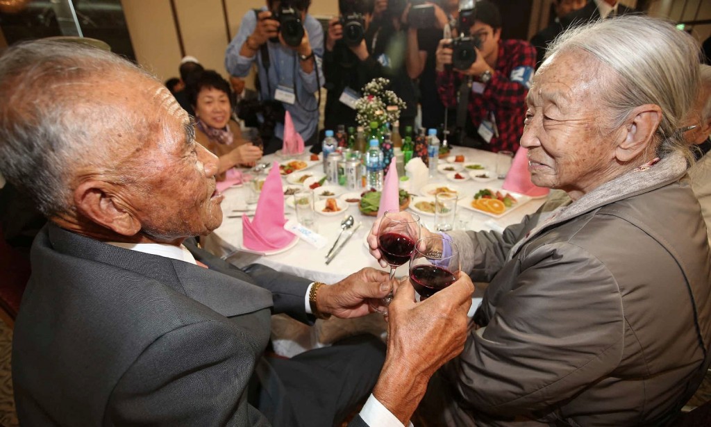 North Korean Oh Se In, 83, left, toasts with his South Korean wife Lee Soon-kyu, 85, during the Separated Family Reunion Meeting at Diamond Mountain resort in North Korea, Tuesday, Oct. 20, 2015. Hundreds of elderly Koreans from divided North and South began three days of reunions Tuesday with loved ones many have had no contact with since the war between the countries more than 60 years ago. (Kim Do-hoon/Yonhap via AP) 