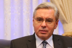 Ambassador Alexander Timonin speaks to Yonhap News Agency at the Russian Embassy in Seoul on Oct. 21, 2015. (Yonhap)