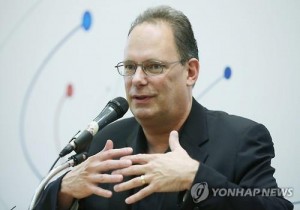 Jim Newton, the founder of TechShop Inc., speaks at a press conference held in Daejeon on Oct. 21, 2015. (Yonhap)