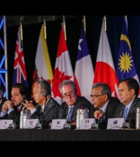 Trade ministers from the 12 Asia-Pacific countries hold a press conference in Atlanta to announce the conclusion of talks to create the Trans-Pacific Partnership on Oct. 5, 2015. (Yonhap)