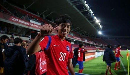 Oh Se-hun of South Korea celebrates his winning goal against Guinea at the FIFA U-17 World Cup in Chile on Oct. 20, 2015. (photo courtesy of the Korea Football Association / Yonhap)