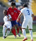 South Korea's Yoo Seung-min, middle, tries to fight off two England defenders. (Courtesy of Korean Football Association / Yonhap)