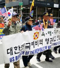 Korean veterans participate in the 96th New York City Veterans Day Parade Wednesday. (Lee Kyung-ha/Korea Times)