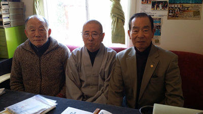 Left to right: Jung Su Hoe President Lee Kang-won, Bongwonsa monk Chung-woon, Los Angeles Korean Veterans Association President Robert Sohn