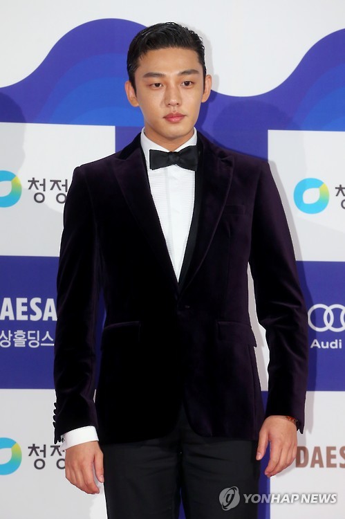 Yoo Ah-in attends the 36th Blue Dragon Film Awards in Seoul, South Korea, on Nov. 26, 2015. (Yonhap)