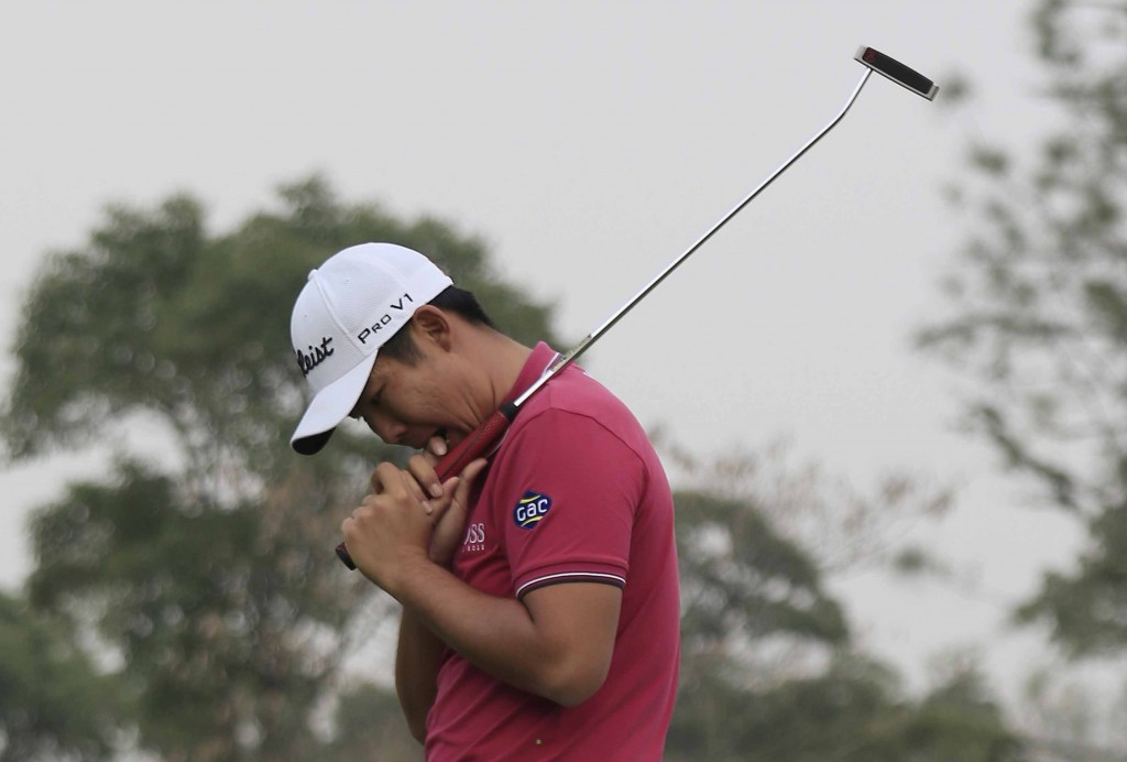 An Byeong-Hun of South Korea reacts on the 18th hole after missing a putt during the final round of the BMW Masters golf tournament at the Lake Malaren Golf Club in Shanghai, China Sunday, Nov. 15, 2015. (AP Photo)