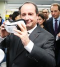 French President in Korea: French President Francois Hollande tries on three-dimensional glasses during a visit to D.CAMP, an organization helping start-up companies, in Seoul, Wednesday. (Yonhap)