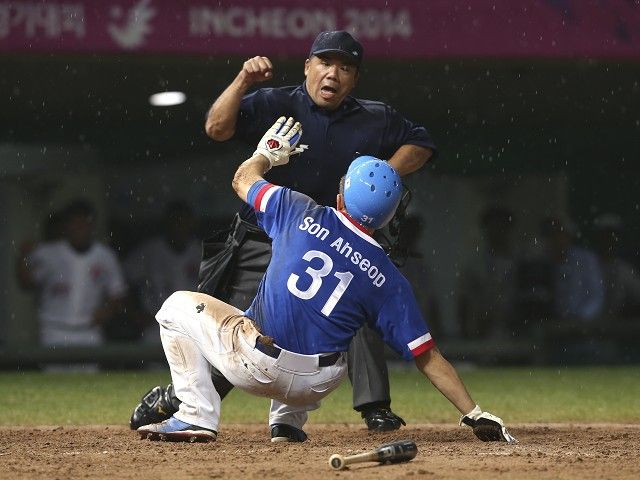 Son Ah-seop (AP Photo/Eugene Hoshiko)