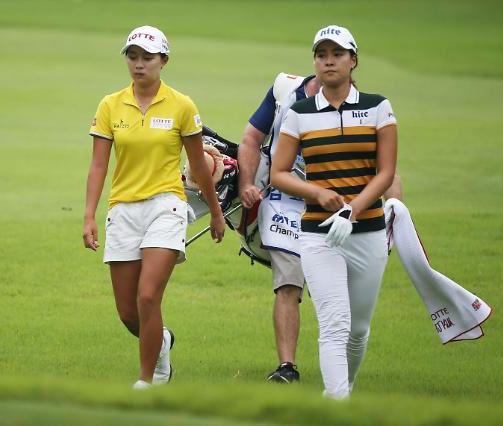 Hyo Joo Kim, left, and Chun In Gee. (Courtesy of KLPGA)