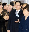 President Park Geun-hye and Samsung Electronics Vice Chairman Lee Jae-yong participate in the groundbreaking ceremony for Samsung BioLogics' third biopharmaceutical manufacturing plant in Songdo, Incheon, Monday. (Korea Times photo by Hong In-ki)
