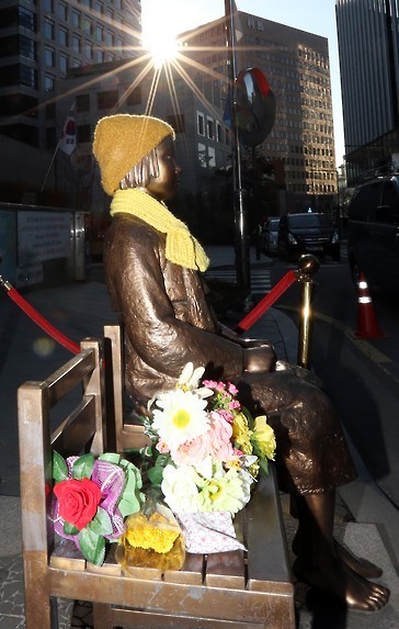 A statue of a young girl, symbolizing the victims of Japan's sexual enslavement, is seen in this photo taken on Dec. 28, 2015. The statue, set up in front of the Japanese embassy in Seoul, has become an issue in the agreement announced on the day by South Korea and Japan to end their confrontation over "comfort women." Japan is pressing for it to be relocated elsewhere, and South Korea said it will take into account Japan's concerns and try to solve the situation in an appropriate manner. (Yonhap)