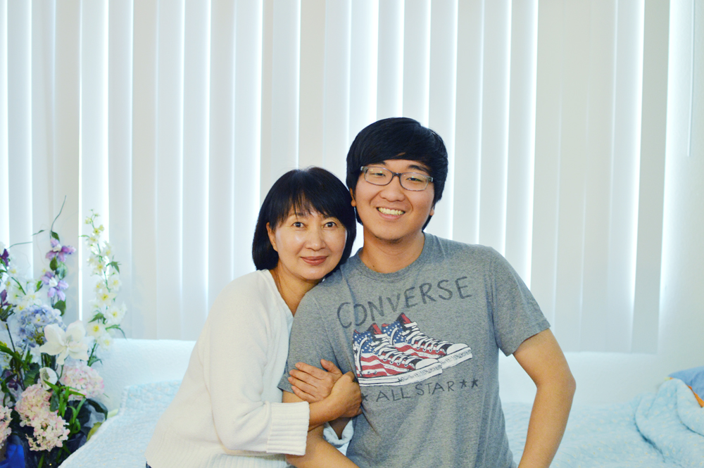David Cho, right, and his mother, Lee Mi-kyung, inside their Koreatown home (Tae Hong/Korea Times)