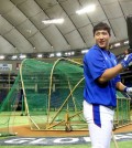 Hwang Jae-gyun of the Lotte Giants practices for the South Korean national team during the Premier 12 tournament in Tokyo on Nov. 20, 2015. (Yonhap file photo)