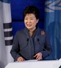 South Korean President Park Geun-hye makes a speech at UNESCO headquarters on Dec. 1, 2015 during her visit to Paris. (Yonhap)