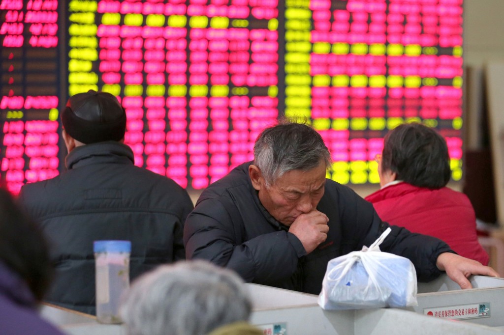 A Chinese stock investor monitors stock prices at a brokerage house in Nantong in eastern China's Jiangsu province Wednesday, Jan. 6, 2016. China plans to restrict stock sales by large shareholders once a ban imposed in July to stop a slide in prices is lifted this week. (Chinatopix via AP) 