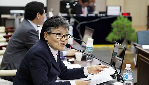 Lee Elisa, former table tennis world champion and veteran sports administrator, is also going for her second term. (Yonhap)