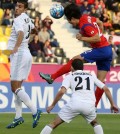 Kwon Chang-hoon of South Korea attempts to score with a header in the quarterfinals of the Asian Under-23 Championship against Jordan in Doha on Jan. 23, 2016. South Korea defeated Jordan 1-0 to move within one win of a berth at this summer's Rio de Janeiro Olympics. (Yonhap)