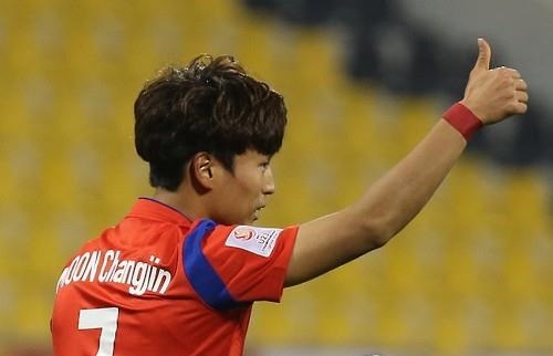 Moon Chang-jin of South Korea celebrates his first goal against Uzbekistan in the team's 2-1 victory at the Asian Football Confederation U-23 Championship in Doha on Jan. 13, 2016. (Yonhap)