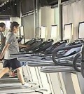 Women exercise on treadmills at a fitness center in Seoul. (Yonhap file photo)