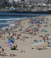 Swimmers and sunbathers gather at Redondo Beach, Calif., on Presidents Day, Monday, Feb. 15, 2016, as Southern California baked in summer-like heat. (AP Photo/John Antczak)