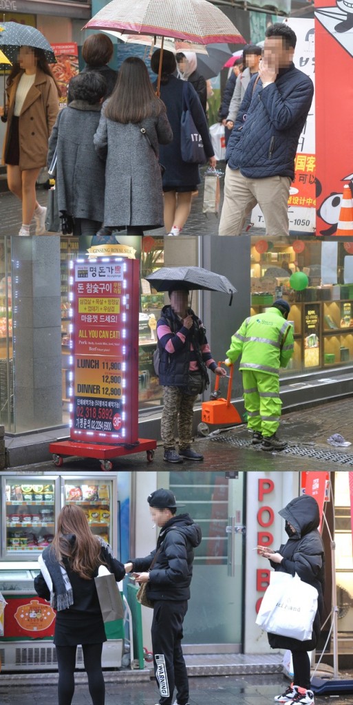 Chinese tourists smokes in Myeongdong, Seoul. (Courtesy of Hankook Ilbo)