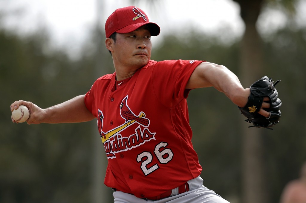 St. Louis Cardinals pitcher Seung Hwan Oh, of South Korea, throws a bullpen session during spring training baseball practice Sunday, Feb. 21, 2016, in Jupiter, Fla. (AP Photo/Jeff Roberson)