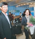 The Los Angeles Consul General, Lee Key-Cheol and his wife Moon Su-Mi are being welcomed.