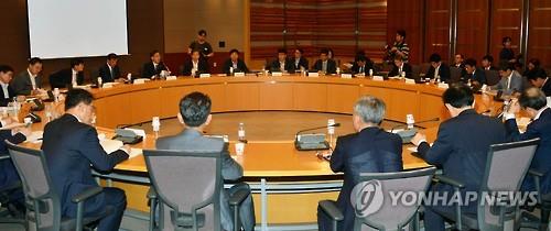 A meeting of vice minister-level officials is under way in Seoul on May 20, 2016, to discuss the introduction of performance-based salary system in public companies. (Yonhap)