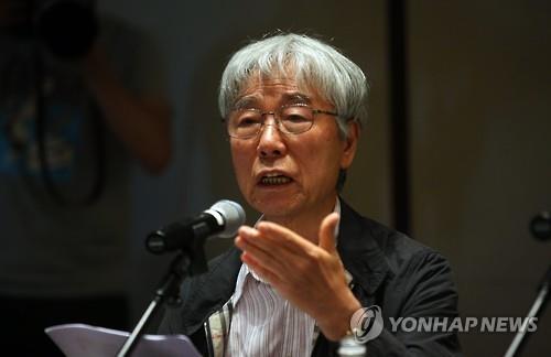South Korean artist Lee U-fan speaks during a press briefing in central Seoul on June 30, 2016. (Yonhap)