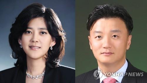 Lee Boo-jin (L), the eldest daughter of the Samsung Group owner family, and Im Woo-jae are officially divorced after a local court on Jan. 14, 2016, accepted the claim filed by Lee, ending their marriage of 17 years. The marriage received much press because she is an heir to a mega-conglomerate and he an ordinary employee of a Samsung-affiliated company. Im had climbed up the corporate ladder at Samsung Electro-Mechanics Co., also a Samsung affiliate, after the marriage to the executive vice president before stepping down in 2015 to become a company adviser. (Yonhap)