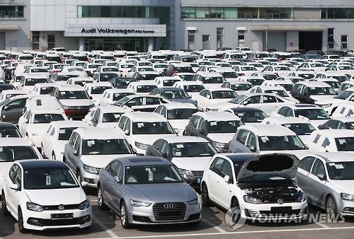 Pictured is Audi Volkswagen Korea's predelivery inspection center in Pyeongtaek, about 70 kilometers south of Seoul. The Seoul Central District Prosecutors' Office said on June 1, 2016, that it has confiscated some 950 units of three Audi Volkswagen models -- Audi A1, A3 and Golf -- from the center. The move came amid a probe into the German carmaker's allegedly manipulated emissions results. (Yonhap) 