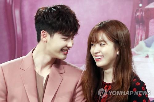 Lee Jong-suk (L) and Han Hyo-joo pose for a photo during a press conference on their upcoming TV drama "W" at the MBC headquarters in Seoul on July 18, 2016. 
