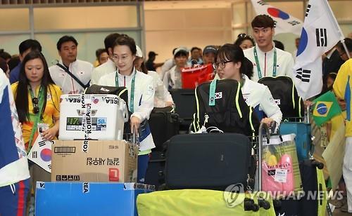 South Korean athletes for the Rio de Janeiro Summer Olympic Games arrive at Galeao International Airport in Rio de Janeiro, Brazil, on July 27, 2016.