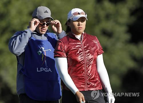 In this Associated Press photo taken on Dec. 3, 2010, South Korean LPGA player Amy Yang (R) and her caddie Greg Johnston look toward the third green in the second round of the Tour Championship in Orlando, Florida.