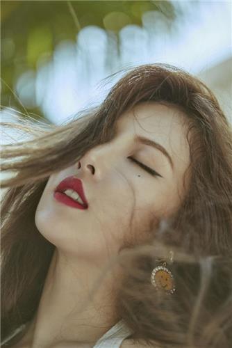 A promotional photo for HyunA's fifth and latest EP "A'wesome," released by Cube Entertainment