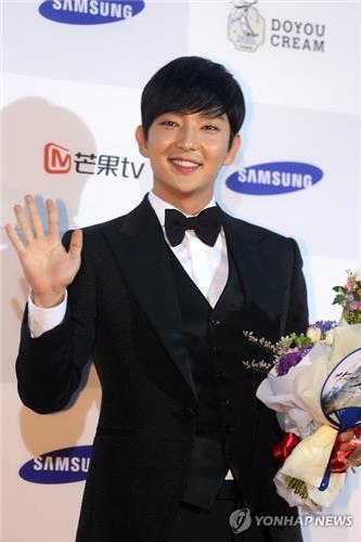 South Korean star actor Lee Joon-gi attends "Seoul Drama Awards 2015" held in western Seoul on Sept. 10, 2015.