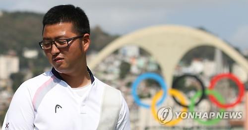 South Korean archer Kim Woo-jin reacts after his second round loss to Riau Ega Agatha of Indonesia in the individual event at the Rio de Janeiro Olympics on Aug. 8, 2016.