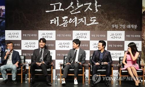 From L: Director Kang Suk-woo, actors Cha Seung-won, Yu Jun-sang, Kim In-kwon and actress Nam Ji-hyun attend the press conference to promote the film "Go-san-ja, Dae-dong-yeo-ji-do" held in central Seoul on Aug. 9, 2016.
