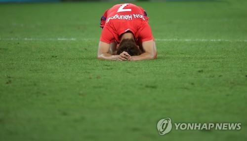 South Korean forward Son Heung-min stays on the ground following the team's 1-0 loss to Honduras in the Rio de Janeiro Olympic men's quarterfinals in Belo Horizonte, Brazil, on Aug. 13, 2016.