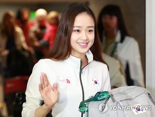South Korean rhythmic gymnast Son Yeon-jae arrives in Rio de Janeiro via Galeao International Airport for the Summer Games on Aug. 15, 2016.